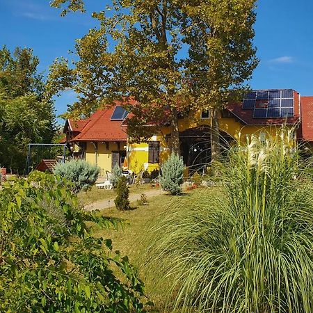 Harmonia Apartmanhaz Balatonlelle Exterior photo