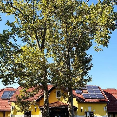 Harmonia Apartmanhaz Balatonlelle Exterior photo