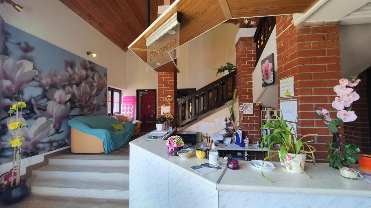 Harmonia Apartmanhaz Balatonlelle Exterior photo