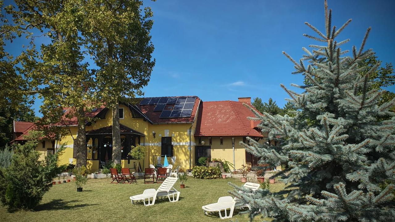Harmonia Apartmanhaz Balatonlelle Exterior photo