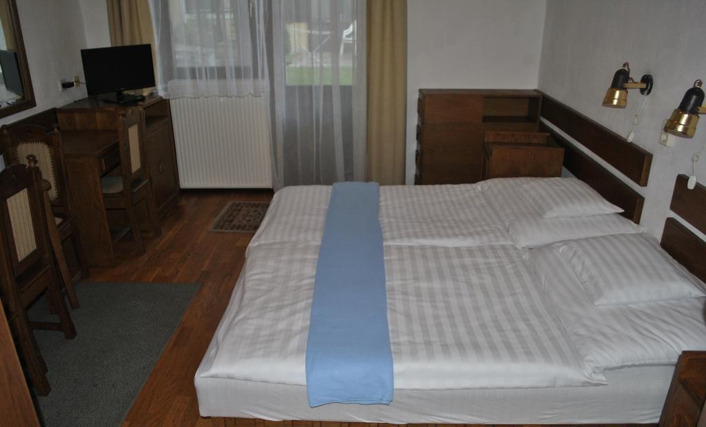 Harmonia Apartmanhaz Balatonlelle Room photo