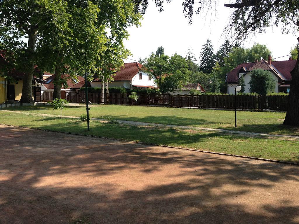 Harmonia Apartmanhaz Balatonlelle Exterior photo