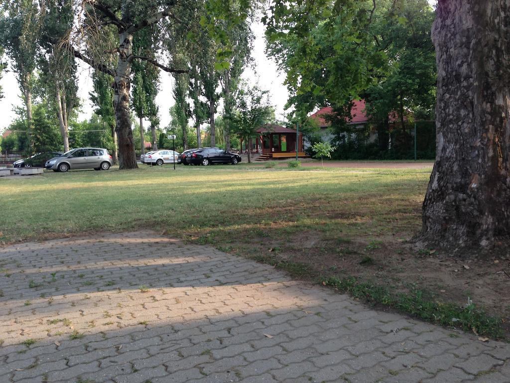 Harmonia Apartmanhaz Balatonlelle Exterior photo